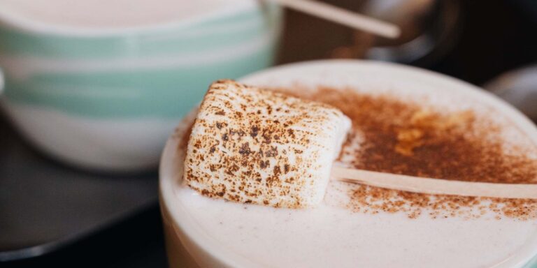 Pumpkin spice latte, la bebida de otoño en Hola Coffee y Misión Café